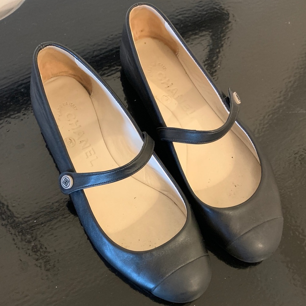 CHANEL Black Leather Mary Jane Flats with Signature Button Sz 36 - Picture 3 of 14